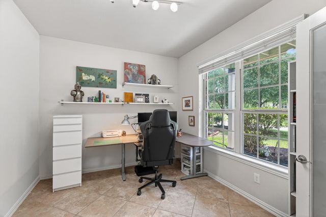 79 W Jagged Ridge Circle, Spring, TX 77389