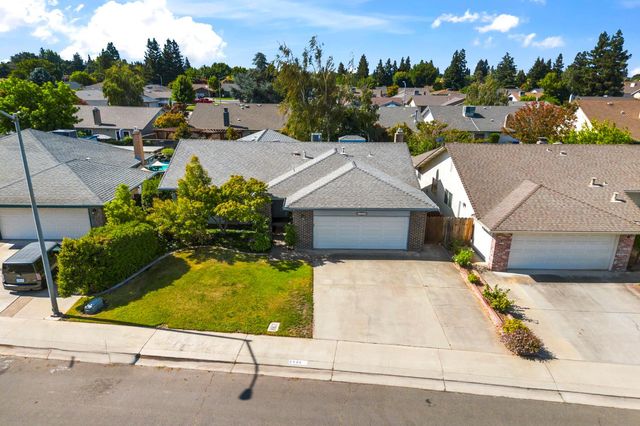2526 Park West Dr, Lodi, CA 95242