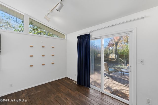 3742 Chatham Rd, Louisville, KY 40218