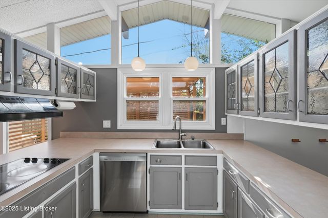 3742 Chatham Rd, Louisville, KY 40218