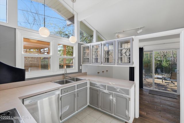 3742 Chatham Rd, Louisville, KY 40218