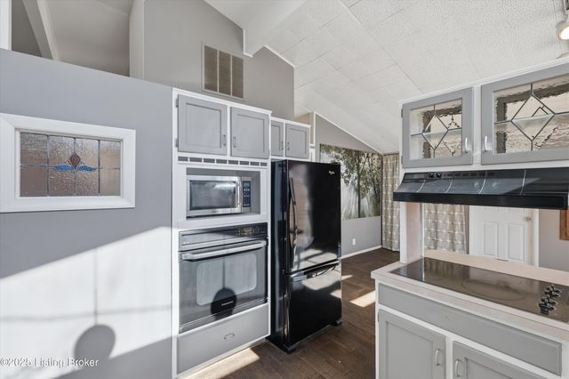 3742 Chatham Rd, Louisville, KY 40218