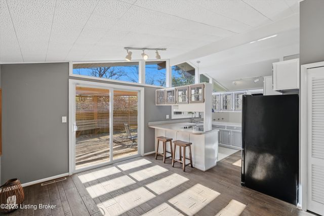 3742 Chatham Rd, Louisville, KY 40218