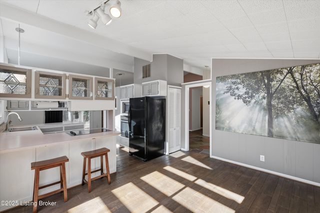 3742 Chatham Rd, Louisville, KY 40218