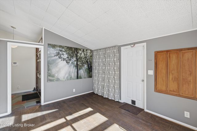 3742 Chatham Rd, Louisville, KY 40218