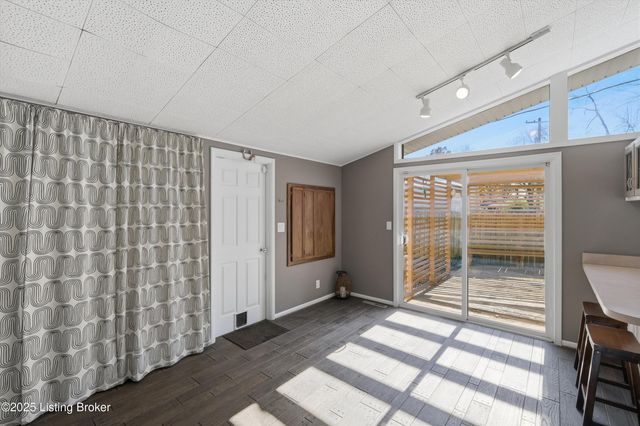 3742 Chatham Rd, Louisville, KY 40218