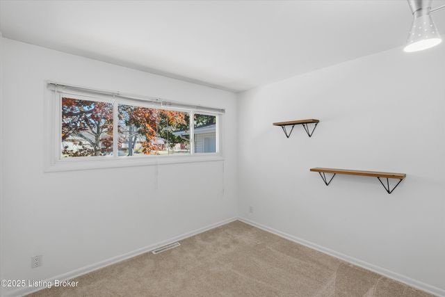 3742 Chatham Rd, Louisville, KY 40218