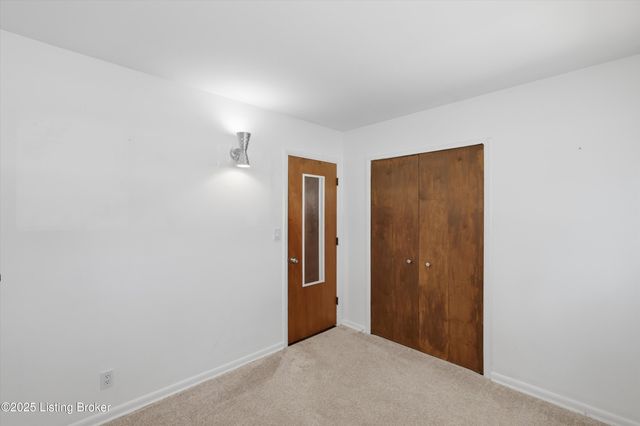 3742 Chatham Rd, Louisville, KY 40218