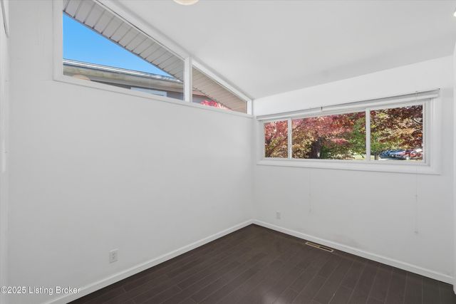 3742 Chatham Rd, Louisville, KY 40218