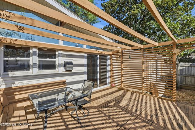 3742 Chatham Rd, Louisville, KY 40218