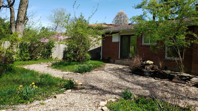 3742 Chatham Rd, Louisville, KY 40218