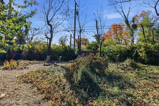 3742 Chatham Rd, Louisville, KY 40218