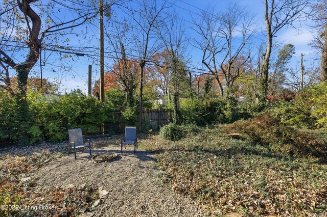 3742 Chatham Rd, Louisville, KY 40218