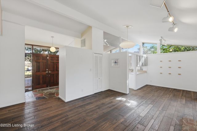 3742 Chatham Rd, Louisville, KY 40218