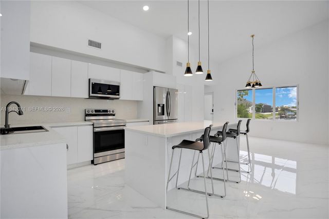 4009 W Jacaranda Parkway, Cape Coral, FL 33993