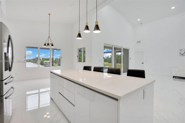 4009 W Jacaranda Parkway, Cape Coral, FL 33993