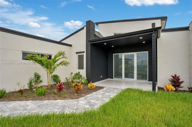 4009 W Jacaranda Parkway, Cape Coral, FL 33993