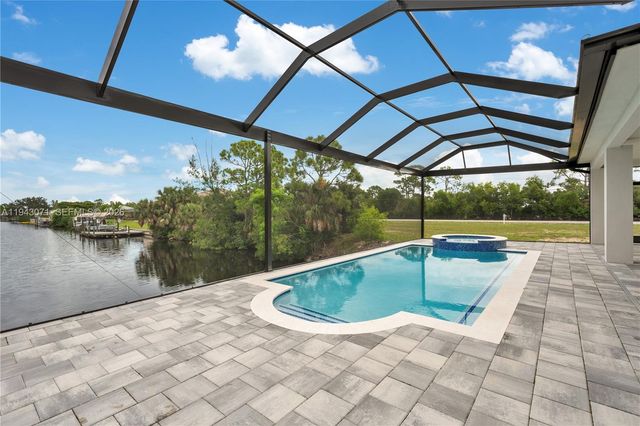 4009 W Jacaranda Parkway, Cape Coral, FL 33993