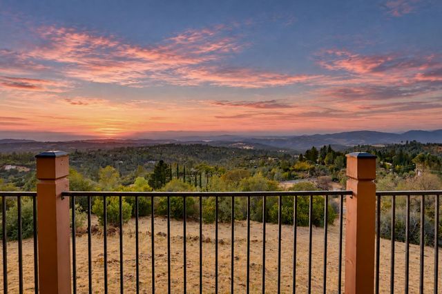 10502 Canyon Creek, Penn Valley, CA 95946