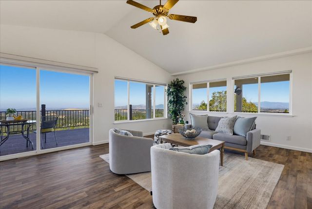10502 Canyon Creek, Penn Valley, CA 95946