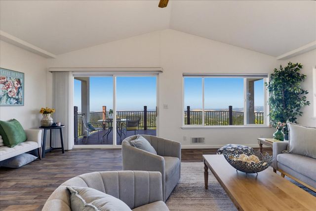 10502 Canyon Creek, Penn Valley, CA 95946