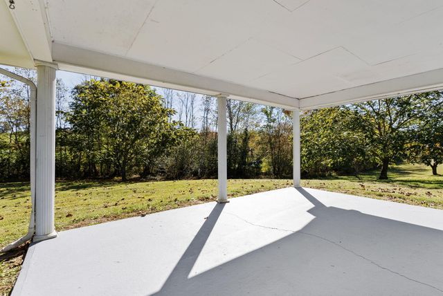537 Bays Bend Road, West Liberty, KY 41472