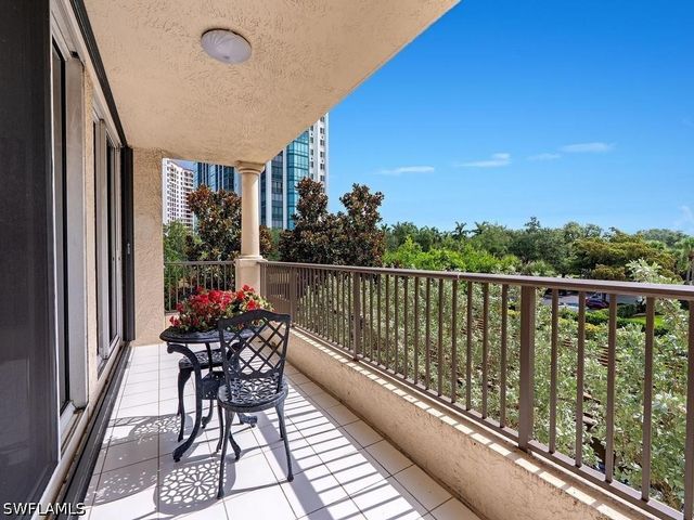 7425 Pelican Bay BLVD 206, Naples, FL 34108