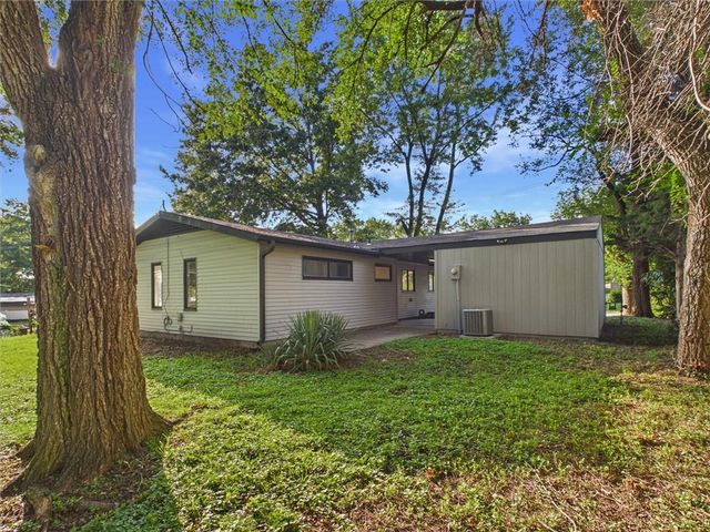 12206 E 47th Street S, Independence, MO 64055
