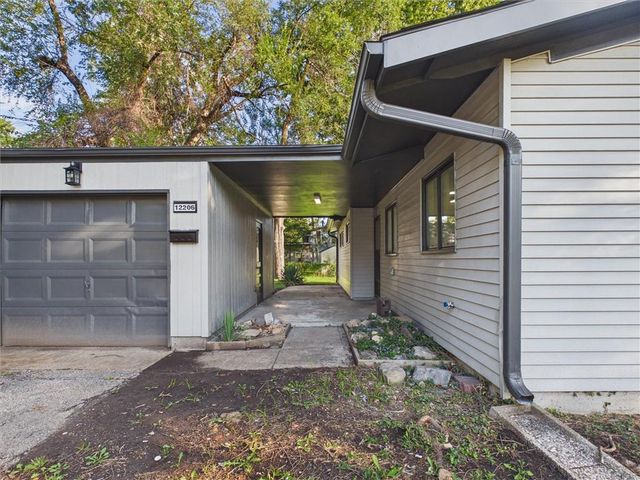 12206 E 47th Street S, Independence, MO 64055