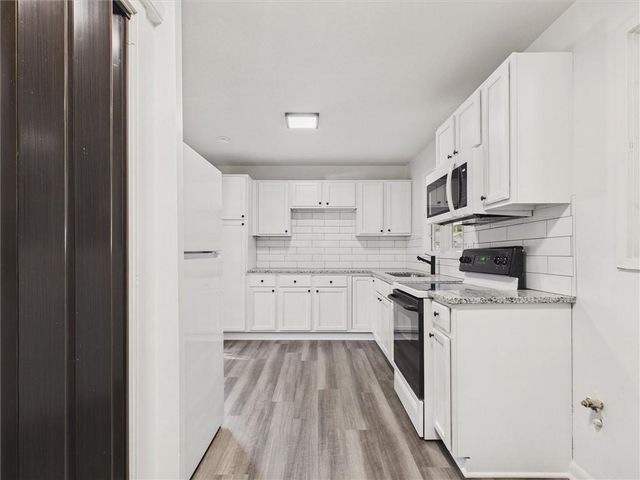 12206 E 47th Street S, Independence, MO 64055