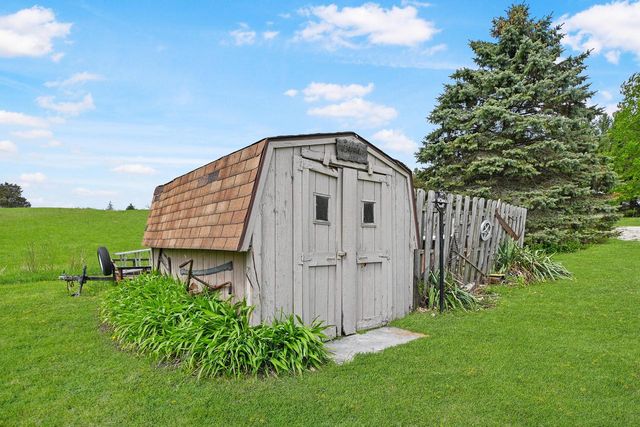 8402 368th AVENUE, Burlington, WI 53105