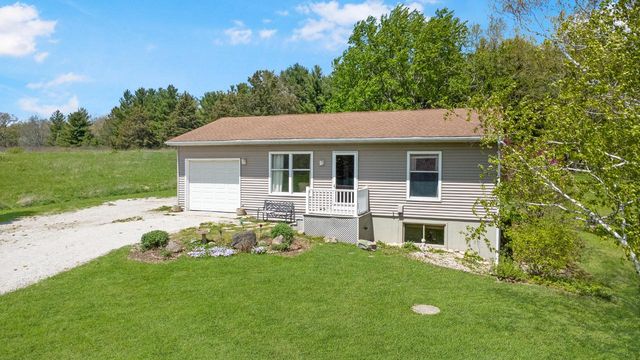 8402 368th AVENUE, Burlington, WI 53105