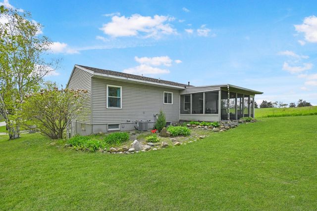 8402 368th AVENUE, Burlington, WI 53105