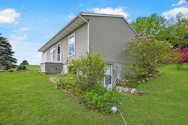8402 368th AVENUE, Burlington, WI 53105