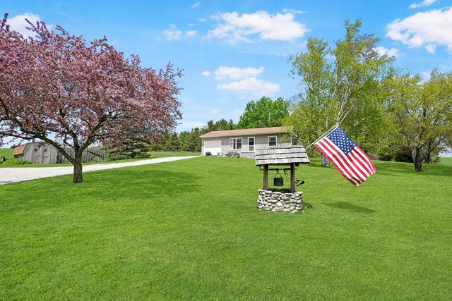 8402 368th AVENUE, Burlington, WI 53105