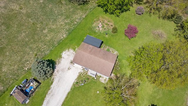 8402 368th AVENUE, Burlington, WI 53105