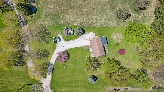 8402 368th AVENUE, Burlington, WI 53105