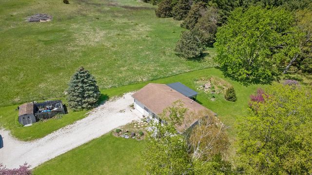 8402 368th AVENUE, Burlington, WI 53105