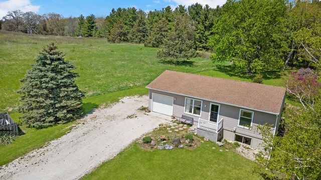 8402 368th AVENUE, Burlington, WI 53105