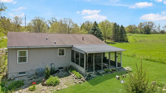 8402 368th AVENUE, Burlington, WI 53105