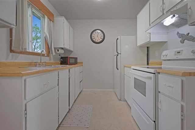 8402 368th AVENUE, Burlington, WI 53105