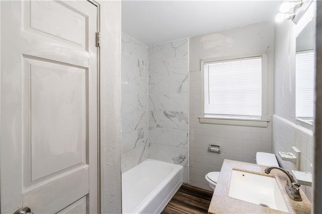 1715 Dog River E Drive, Mobile, AL 36605