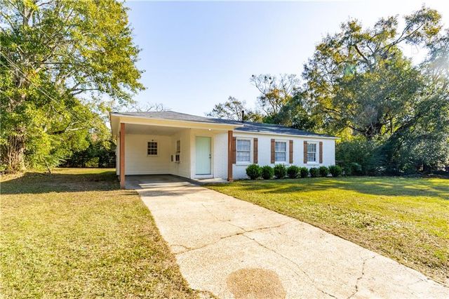 1715 Dog River E Drive, Mobile, AL 36605