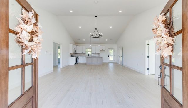 2404 Summer Oaks Cir, Summertown, TN 38483