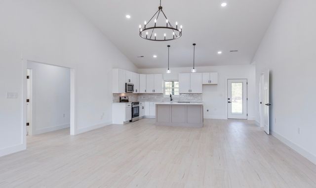 2404 Summer Oaks Cir, Summertown, TN 38483