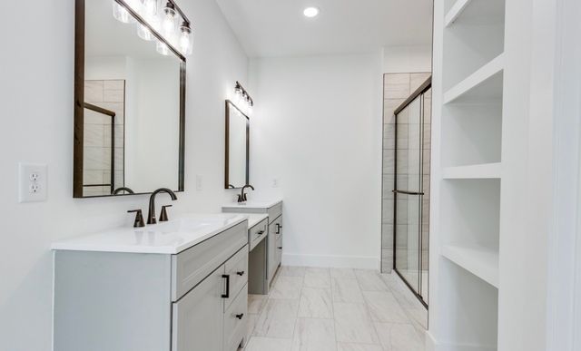 2404 Summer Oaks Cir, Summertown, TN 38483