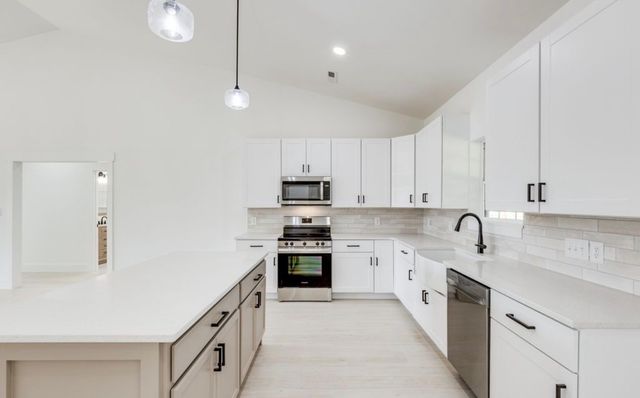 2404 Summer Oaks Cir, Summertown, TN 38483