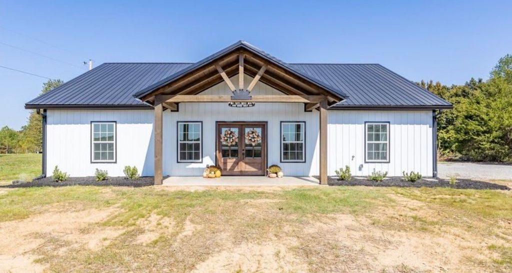 2404 Summer Oaks Cir, Summertown, TN 38483