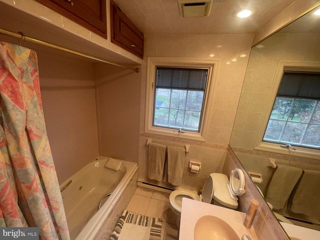 1622 GABLE DR, Coopersburg, PA 18036