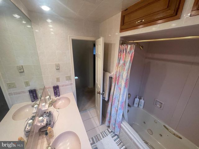 1622 GABLE DR, Coopersburg, PA 18036